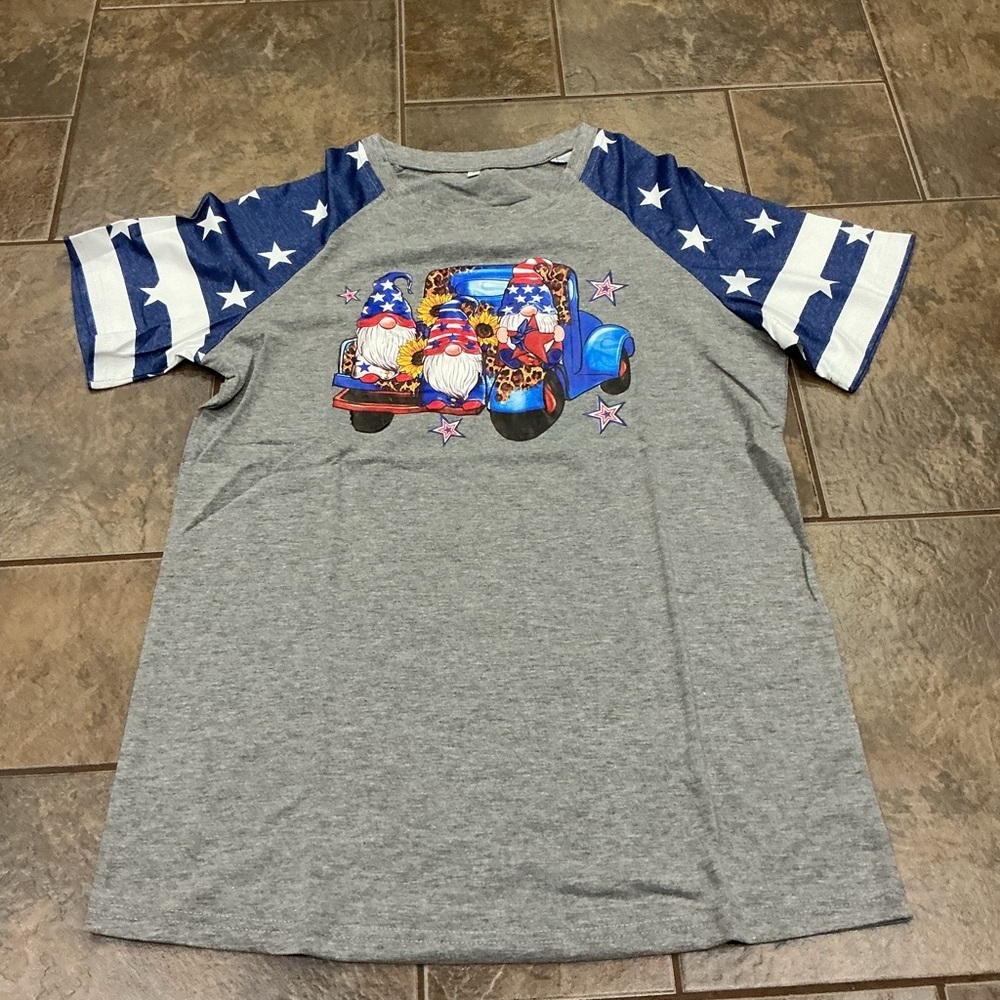 💰Make an offer, bundle and save💰 Gray T-Shirt with Patriotic Gnome Design
